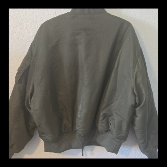 Fabletics Olive Green Bomber Jacket Size Large L Zip Front Utility Sleeve - Picture 5 of 5